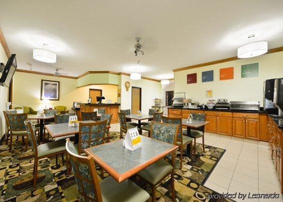 Comfort Inn & Suites Waterloo - Cedar Falls Restaurant photo